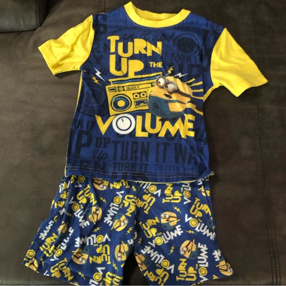 Despicable Me Other - Minions Despicable Me  2 Piece Pyjama Set Size 5 Boys